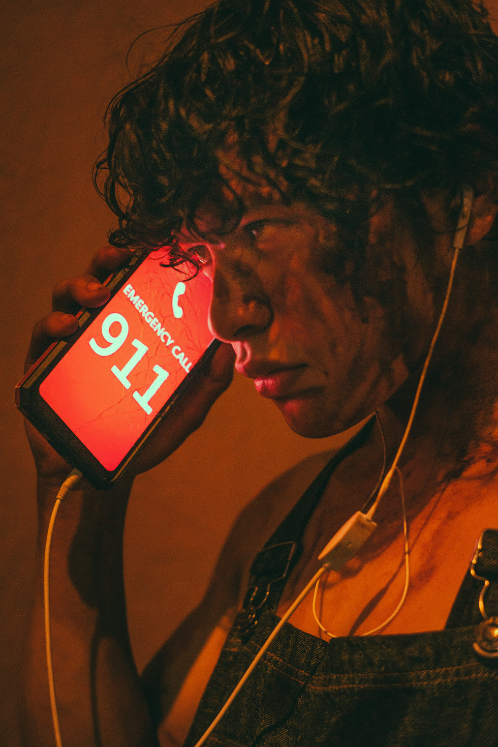Crop dirty ethnic man making emergency call on smartphone